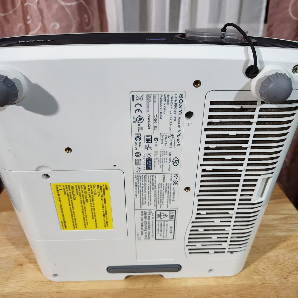 Sony White Projector - Picture 6 of 8